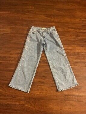 Gogo Jeans Women’s light wash wide leg jeans with pink bow embroidery Size 9/29